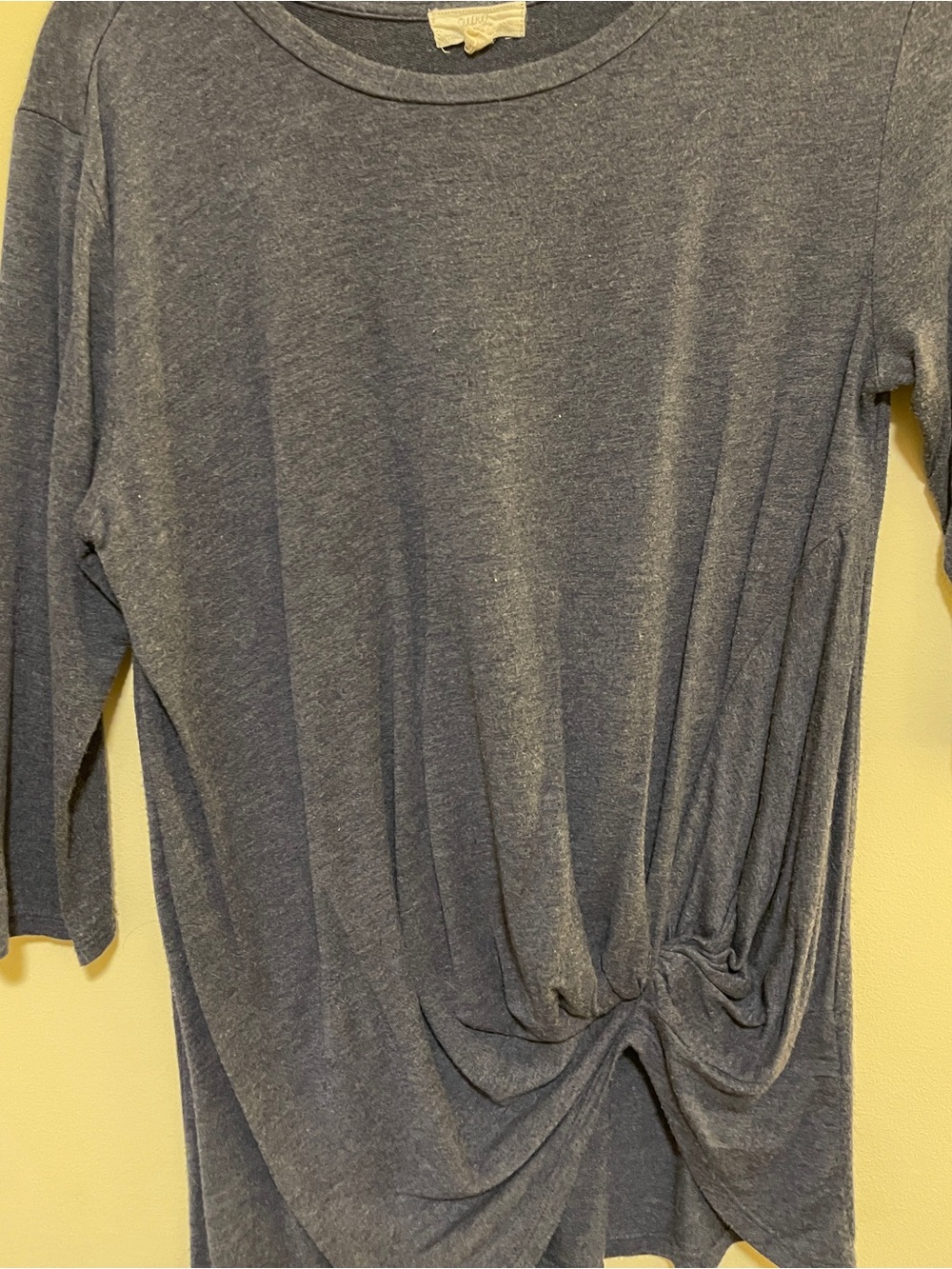 Women's Gray Twist-Front Long Sleeve Tee